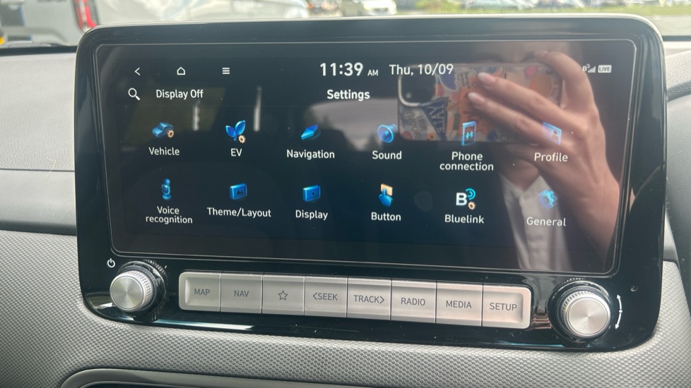 Hyundai KONA 100kW Premium 39kWh 5dr Auto Electric Hatchback - Image 33