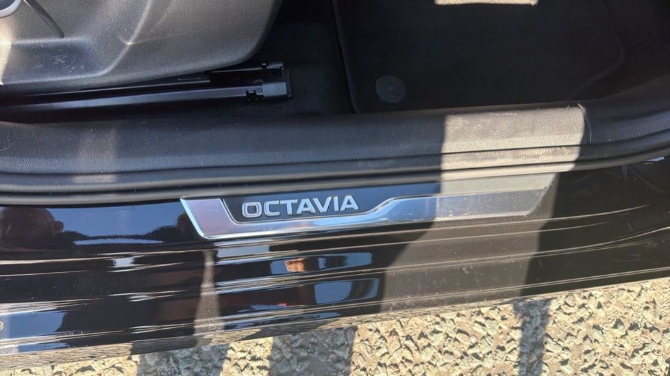 Skoda Octavia 2.0 TSI vRS 5dr DSG Petrol Estate - Image 30