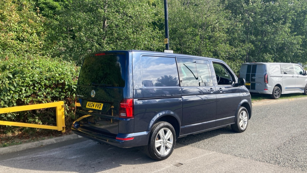 Volkswagen Transporter T32 Swb Diesel 2.0 BiTDI 204 Highline Kombi Van DSG - Image 10
