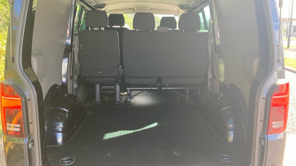Volkswagen Transporter T32 Swb Diesel 2.0 BiTDI 204 Highline Kombi Van DSG - Image 12
