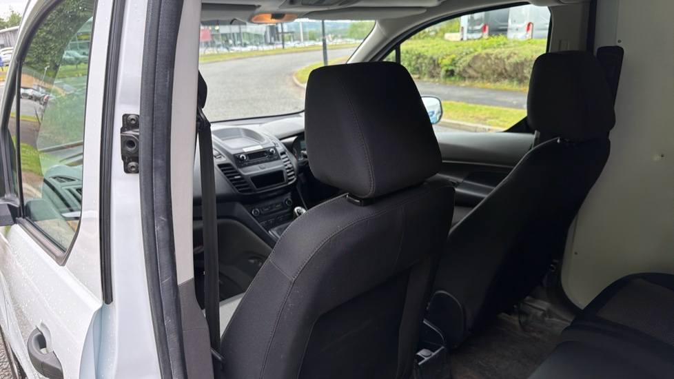 Ford Transit Connect 240 L2 Diesel 1.5 EcoBlue 100ps Leader D/Cab Van - Image 18