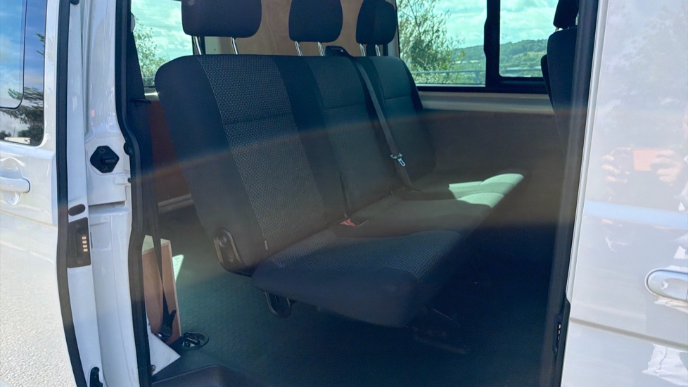 Volkswagen Transporter T32 Swb Diesel 2.0 TDI 150 Highline Kombi Van DSG - Image 5