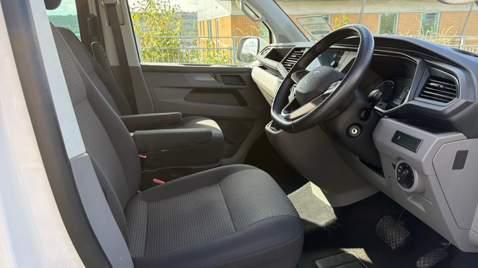 Volkswagen Transporter T32 Swb Diesel 2.0 TDI 150 Highline Kombi Van DSG - Image 6