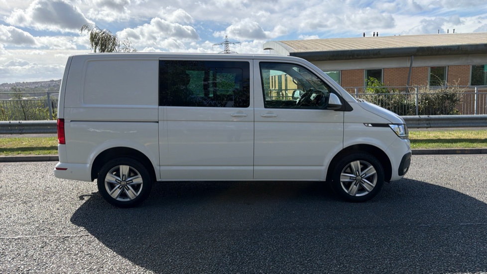 Volkswagen Transporter T32 Swb Diesel 2.0 TDI 150 Highline Kombi Van DSG - Image 9