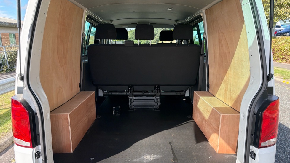 Volkswagen Transporter T32 Swb Diesel 2.0 TDI 150 Highline Kombi Van DSG - Image 12