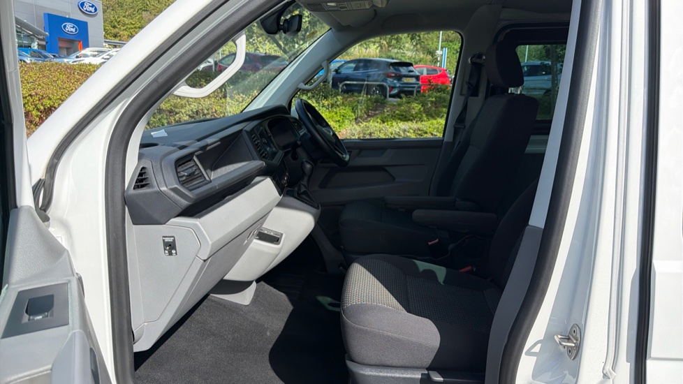 Volkswagen Transporter T32 Swb Diesel 2.0 TDI 150 Highline Kombi Van DSG - Image 13