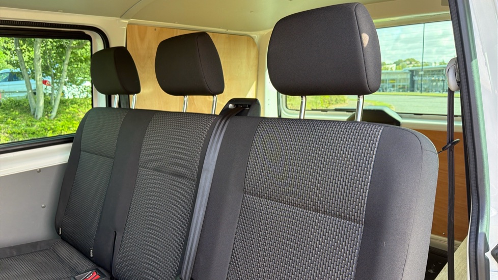 Volkswagen Transporter T32 Swb Diesel 2.0 TDI 150 Highline Kombi Van DSG - Image 14