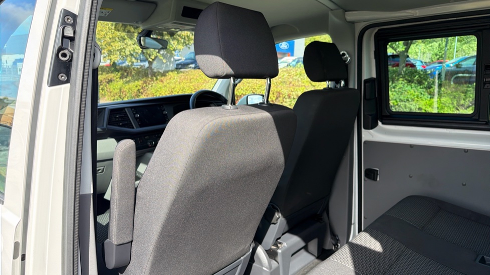 Volkswagen Transporter T32 Swb Diesel 2.0 TDI 150 Highline Kombi Van DSG - Image 18
