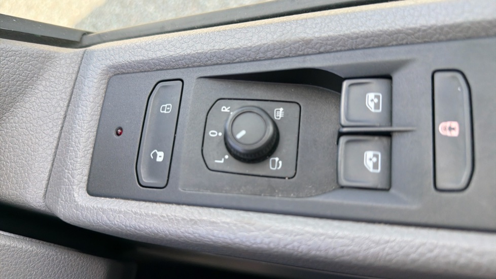Volkswagen Transporter T32 Swb Diesel 2.0 TDI 150 Highline Kombi Van DSG - Image 25
