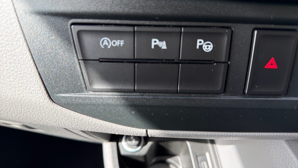 Volkswagen Transporter T32 Swb Diesel 2.0 TDI 150 Highline Kombi Van DSG - Image 27