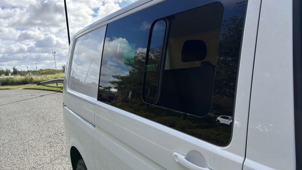 Volkswagen Transporter T32 Swb Diesel 2.0 TDI 150 Highline Kombi Van DSG - Image 36
