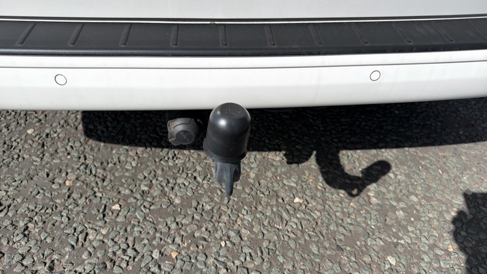 Volkswagen Transporter T32 Swb Diesel 2.0 TDI 150 Highline Kombi Van DSG - Image 37