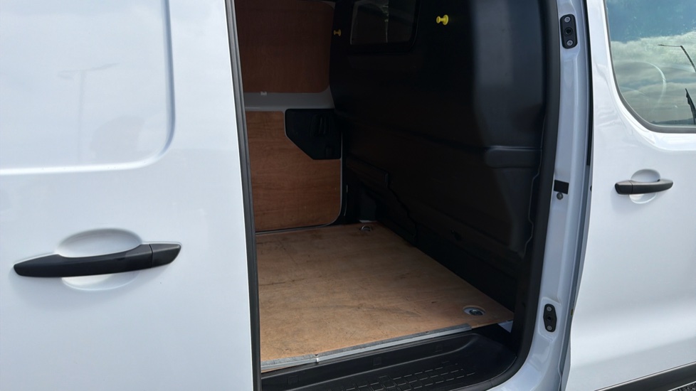 Vauxhall Vivaro L1 Diesel 2900 1.5d 100PS Prime H1 Van - Image 5