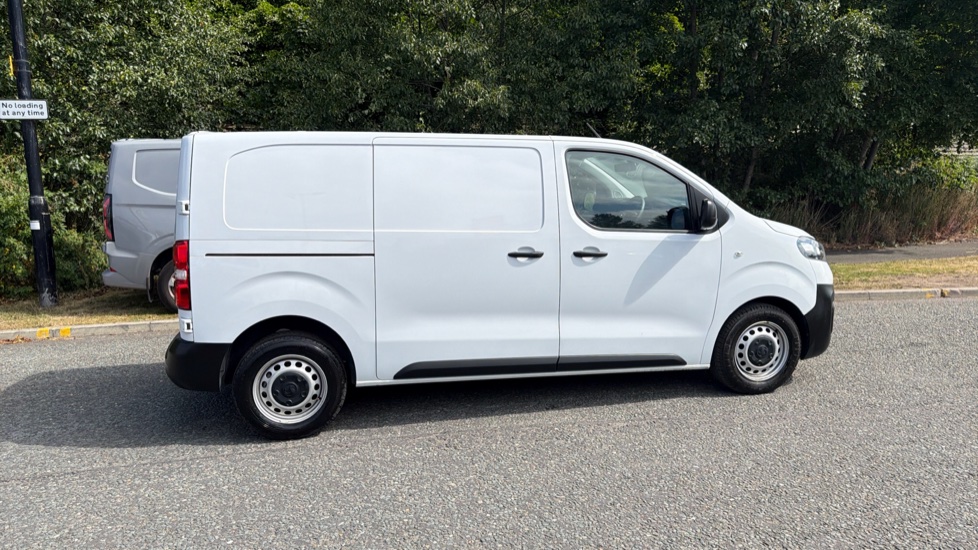 Vauxhall Vivaro L1 Diesel 2900 1.5d 100PS Prime H1 Van - Image 9