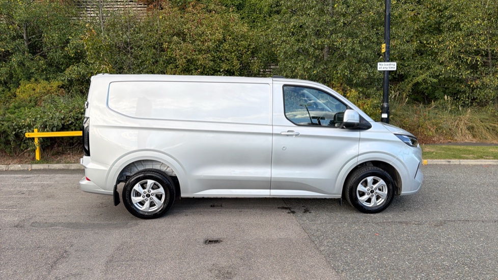 Ford Transit Custom 320 L1 Diesel Fwd 2.0 EcoBlue 136ps H1 Van Limited Auto - Image 9