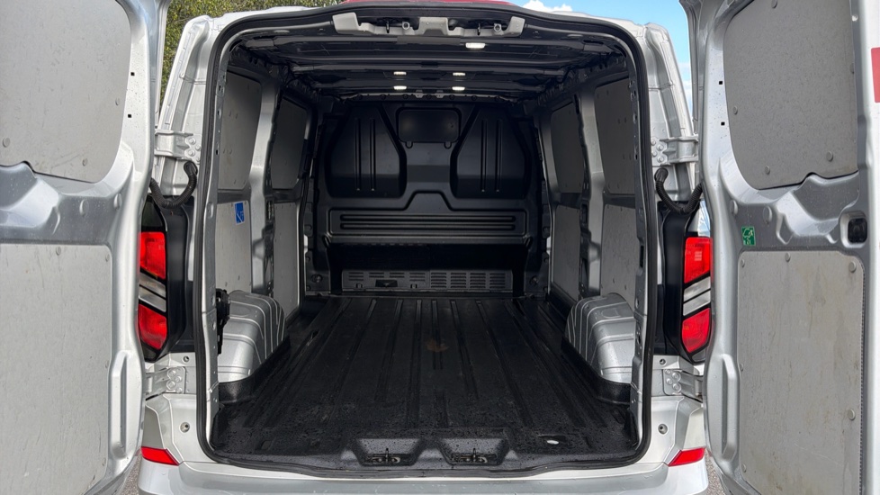 Ford Transit Custom 320 L1 Diesel Fwd 2.0 EcoBlue 136ps H1 Van Limited Auto - Image 12