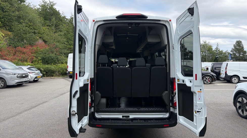 Ford Transit Minibus Transit 460 L4 Minibus Diesel Rwd 2.0 EcoBlue 165ps H3 17 Seater Limited Auto - Image 3