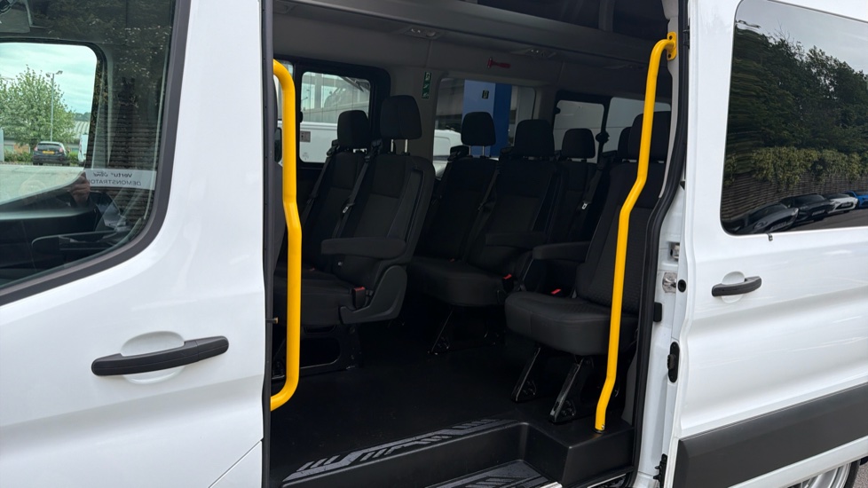 Ford Transit Minibus Transit 460 L4 Minibus Diesel Rwd 2.0 EcoBlue 165ps H3 17 Seater Limited Auto - Image 5