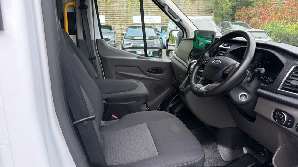 Ford Transit Minibus Transit 460 L4 Minibus Diesel Rwd 2.0 EcoBlue 165ps H3 17 Seater Limited Auto - Image 6
