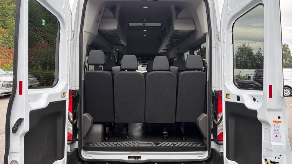 Ford Transit Minibus Transit 460 L4 Minibus Diesel Rwd 2.0 EcoBlue 165ps H3 17 Seater Limited Auto - Image 12