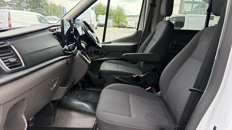 Ford Transit Minibus Transit 460 L4 Minibus Diesel Rwd 2.0 EcoBlue 165ps H3 17 Seater Limited Auto - Image 13