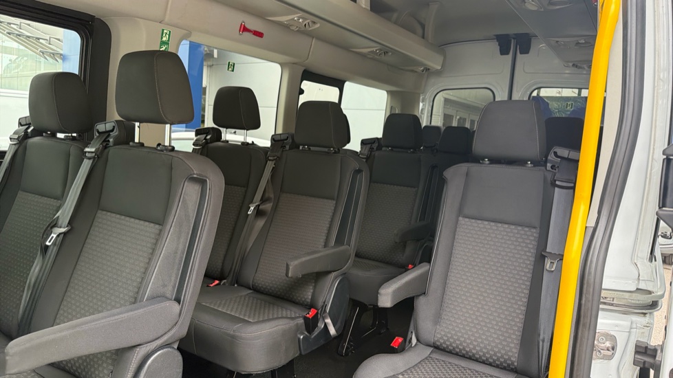 Ford Transit Minibus Transit 460 L4 Minibus Diesel Rwd 2.0 EcoBlue 165ps H3 17 Seater Limited Auto - Image 14
