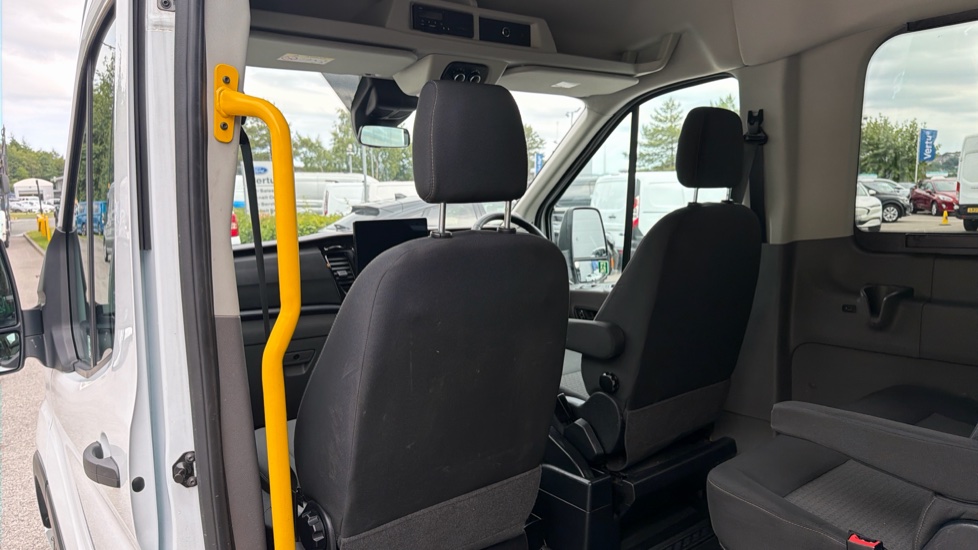 Ford Transit Minibus Transit 460 L4 Minibus Diesel Rwd 2.0 EcoBlue 165ps H3 17 Seater Limited Auto - Image 18