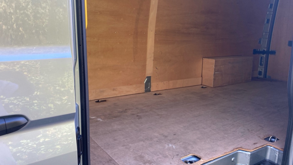 Volkswagen Crafter Cr35 Lwb Diesel Rwd 2.0 TDI 163PS HDE Commerce High Roof Van - Image 5