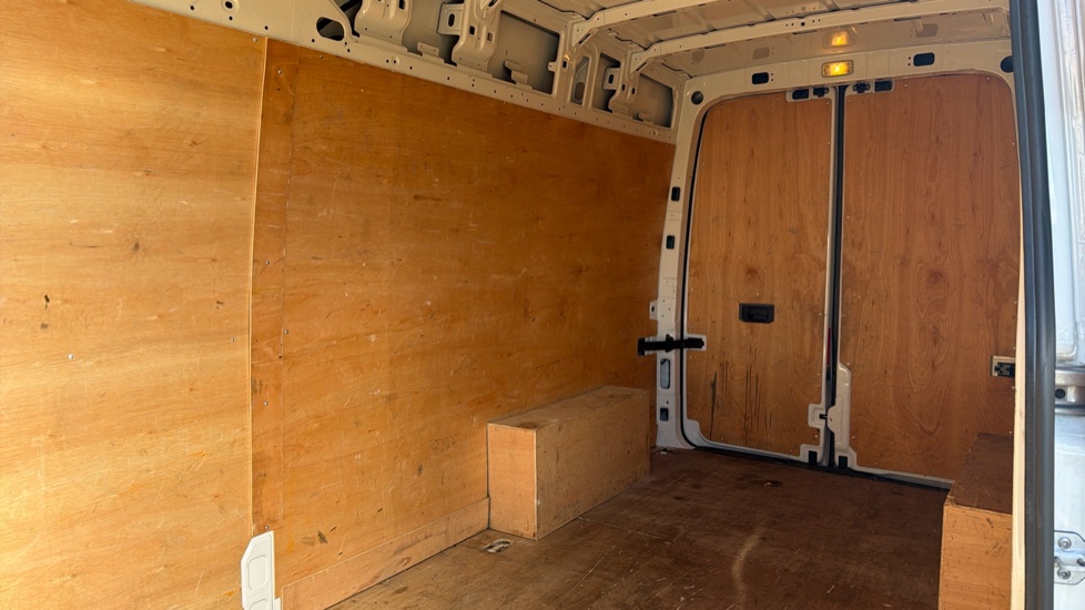 Volkswagen Crafter Cr35 Lwb Diesel Fwd 2.0 TDI 140PS Commerce High Roof Van - Image 14