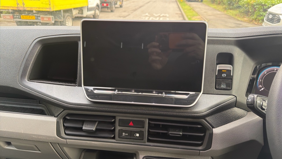 Volkswagen Crafter Cr35 Lwb Diesel Fwd 2.0 TDI 140PS Commerce High Roof Van - Image 15