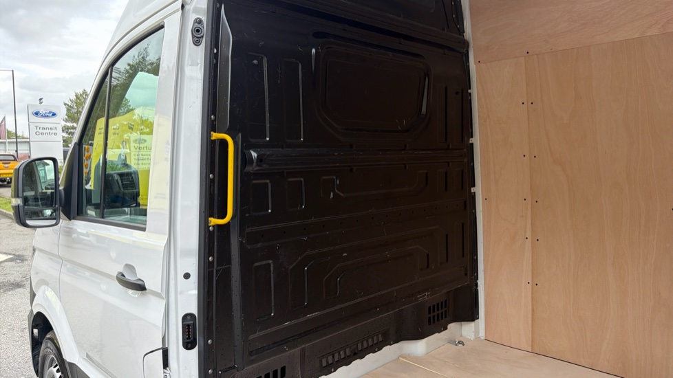 Volkswagen Crafter Cr35 Lwb Diesel Fwd 2.0 TDI 140PS Commerce High Roof Van - Image 18