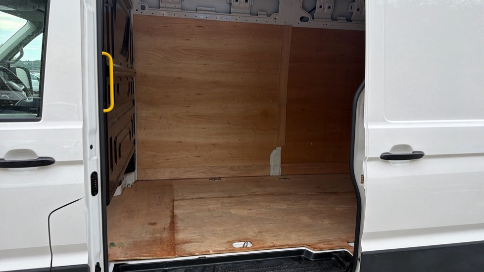Volkswagen Crafter Cr35 Lwb Diesel Fwd 2.0 TDI 140PS Commerce High Roof Van - Image 5