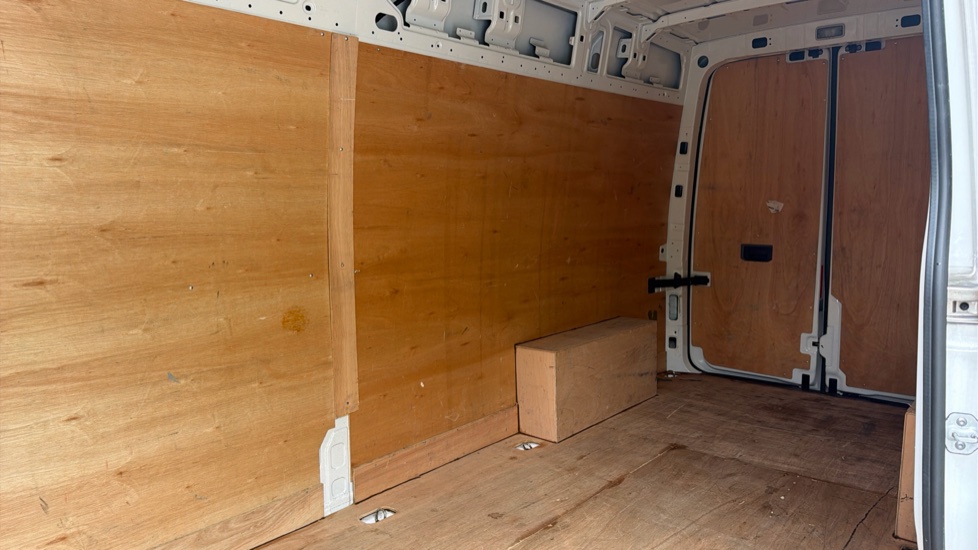Volkswagen Crafter Cr35 Lwb Diesel Fwd 2.0 TDI 140PS Commerce High Roof Van - Image 14