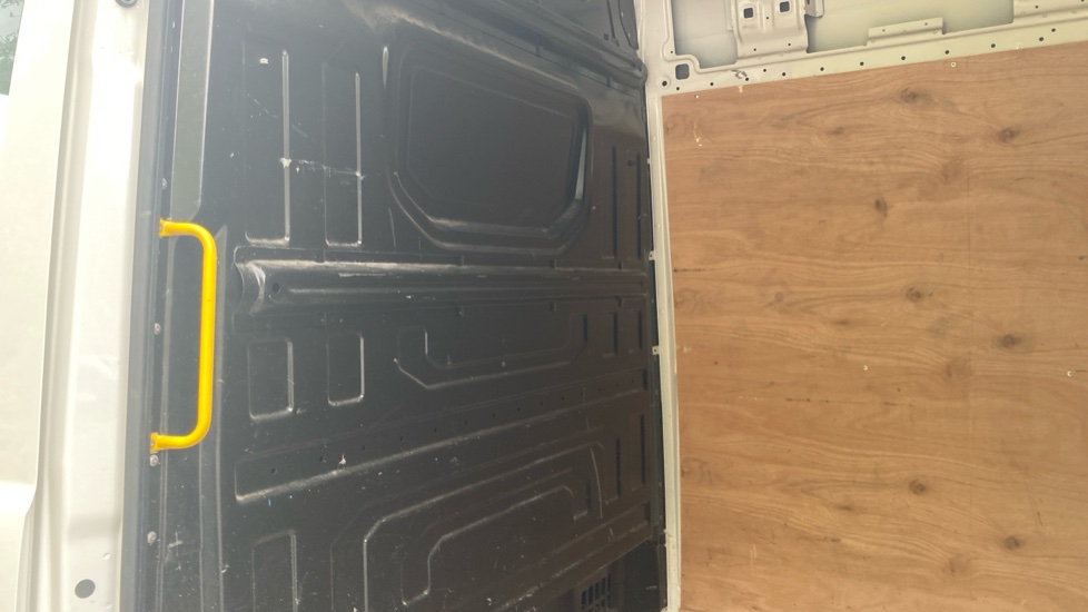 Volkswagen Crafter Cr35 Lwb Diesel Fwd 2.0 TDI 140PS Commerce High Roof Van - Image 18