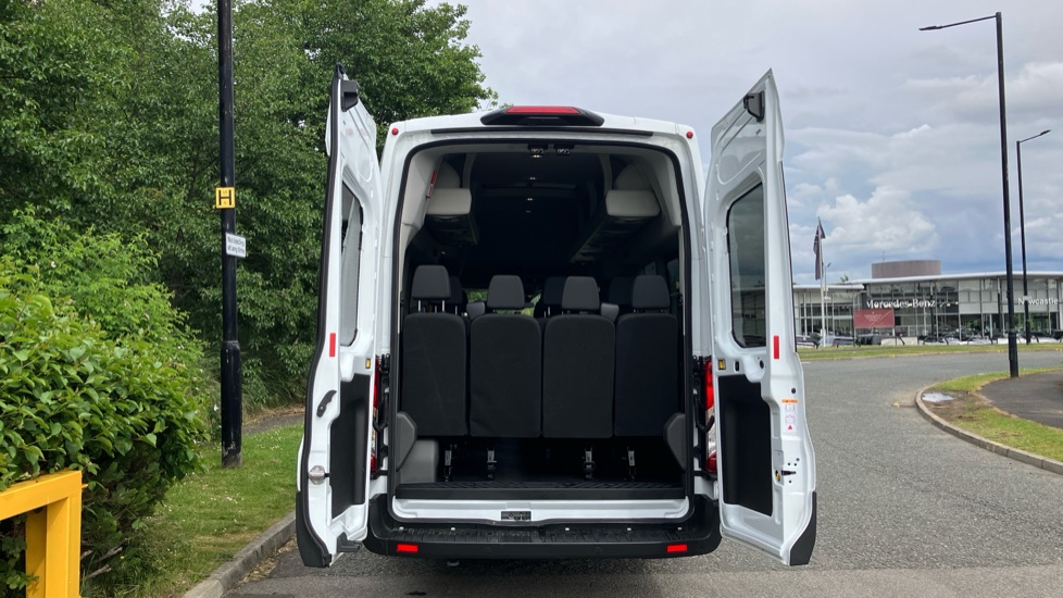 Ford Transit Minibus Transit 460 L4 Minibus Diesel Rwd 2.0 EcoBlue 165ps H3 17 Seater Trend [Nav] - Image 3