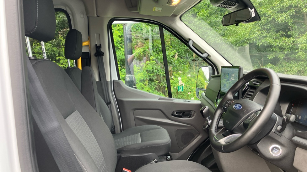 Ford Transit Minibus Transit 460 L4 Minibus Diesel Rwd 2.0 EcoBlue 165ps H3 17 Seater Trend [Nav] - Image 6