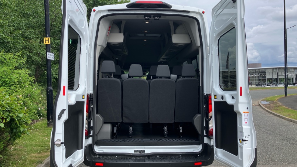Ford Transit Minibus Transit 460 L4 Minibus Diesel Rwd 2.0 EcoBlue 165ps H3 17 Seater Trend [Nav] - Image 12
