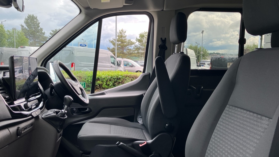 Ford Transit Minibus Transit 460 L4 Minibus Diesel Rwd 2.0 EcoBlue 165ps H3 17 Seater Trend [Nav] - Image 13