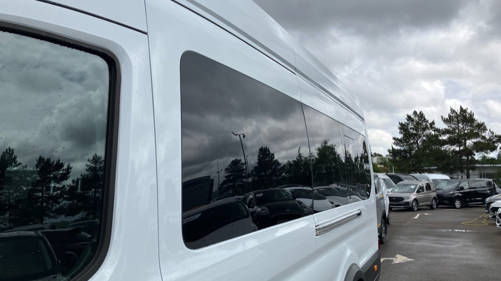Ford Transit Minibus Transit 460 L4 Minibus Diesel Rwd 2.0 EcoBlue 165ps H3 17 Seater Trend [Nav] - Image 23