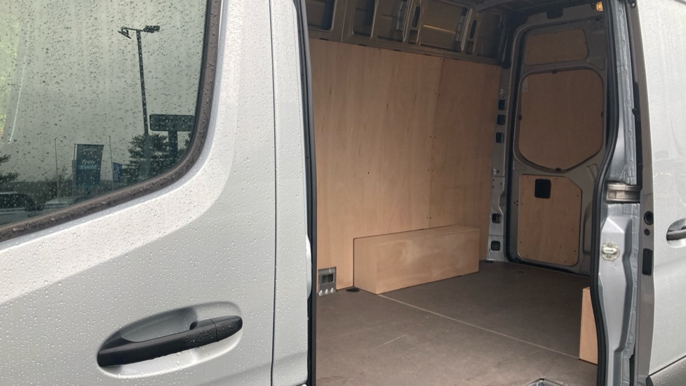 Mercedes-Benz Sprinter 315Cdi L2 Diesel Rwd 3.5t H2 Pro Van 9G-Tronic - Image 5