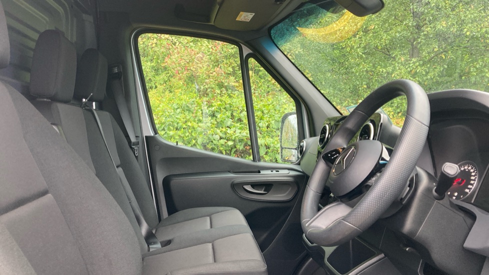 Mercedes-Benz Sprinter 315Cdi L2 Diesel Rwd 3.5t H2 Pro Van 9G-Tronic - Image 6