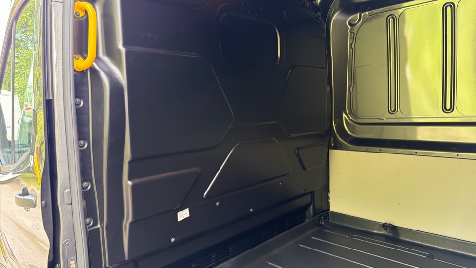 Ford Transit E-350 L3 Rwd 135kW 68kWh H2 Trend Van Auto [DAP] - Image 18