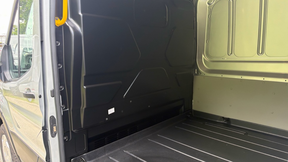 Ford Transit E-350 L3 Rwd 135kW 68kWh H2 Trend Van Auto [DAP] - Image 18