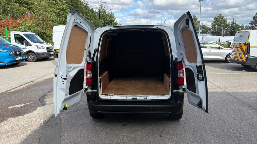 Peugeot Partner Standard Diesel 1000 1.5 BlueHDi 100 Professional Premium + Van - Image 3