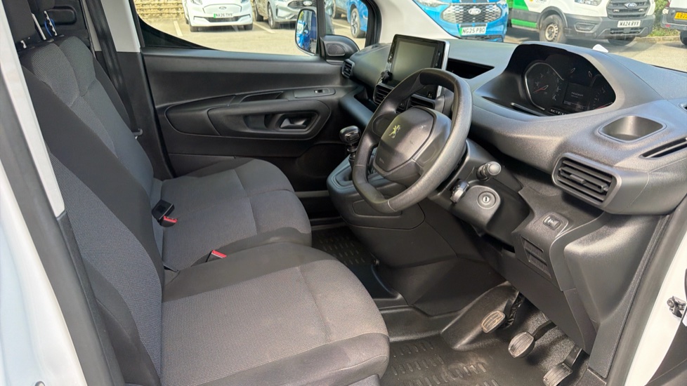 Peugeot Partner Standard Diesel 1000 1.5 BlueHDi 100 Professional Premium + Van - Image 6