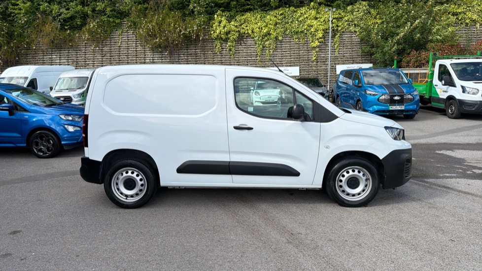 Peugeot Partner Standard Diesel 1000 1.5 BlueHDi 100 Professional Premium + Van - Image 9