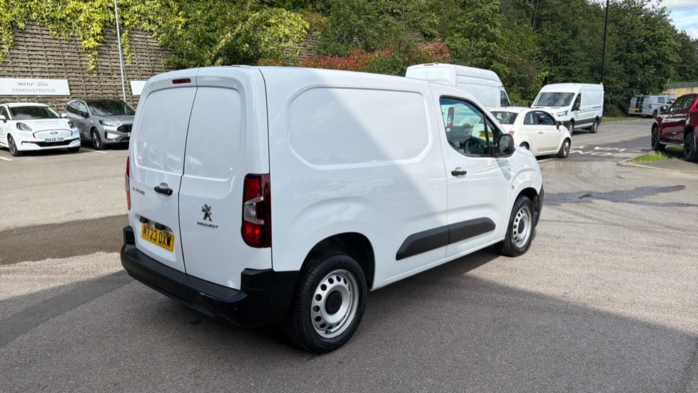 Peugeot Partner Standard Diesel 1000 1.5 BlueHDi 100 Professional Premium + Van - Image 10