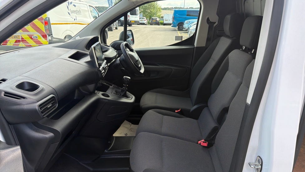 Peugeot Partner Standard Diesel 1000 1.5 BlueHDi 100 Professional Premium + Van - Image 13