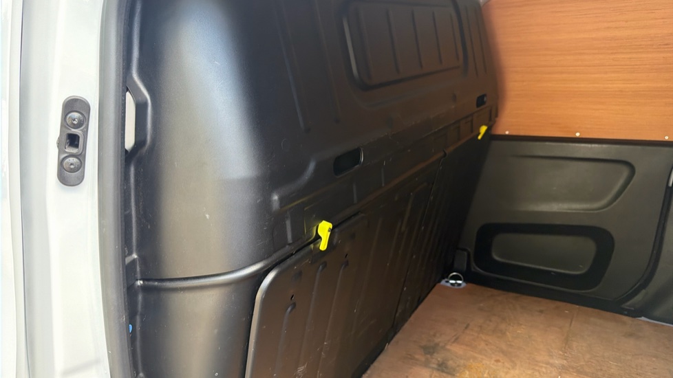 Peugeot Partner Standard Diesel 1000 1.5 BlueHDi 100 Professional Premium + Van - Image 18