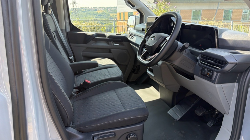 Ford Transit Custom E-320 L1 Rwd 100kW 65kWh H1 Van Limited Auto - Image 6